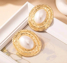 Load image into Gallery viewer, Pearl Eclipse Stud Earrings