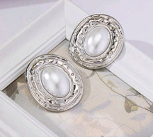 Load image into Gallery viewer, Pearl Eclipse Stud Earrings