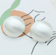 Load image into Gallery viewer, Smooth Operator Stud Earrings
