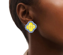 Indlæs billede til gallerivisning Sorority Letter Stud Earrings