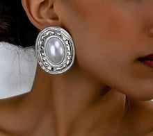 Load image into Gallery viewer, Pearl Eclipse Stud Earrings