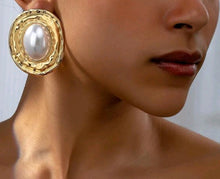 Load image into Gallery viewer, Pearl Eclipse Stud Earrings