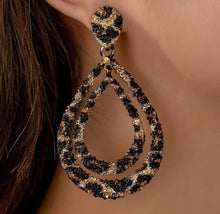 Cargar imagen en el visor de la galería, Wild Thoughts Dangle Earrings