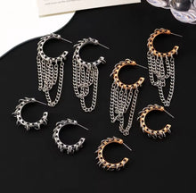 Cargar imagen en el visor de la galería, Chain Reaction Hoop Earrings
