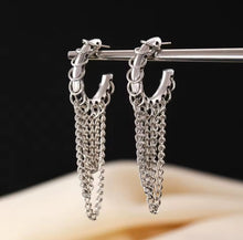 Cargar imagen en el visor de la galería, Chain Reaction Hoop Earrings