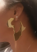 Cargar imagen en el visor de la galería, 3D Africa Hoop Earrings