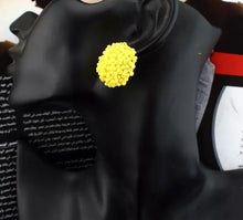 Carregar imagem no visualizador da galeria, Beaded Button Stud Earrings